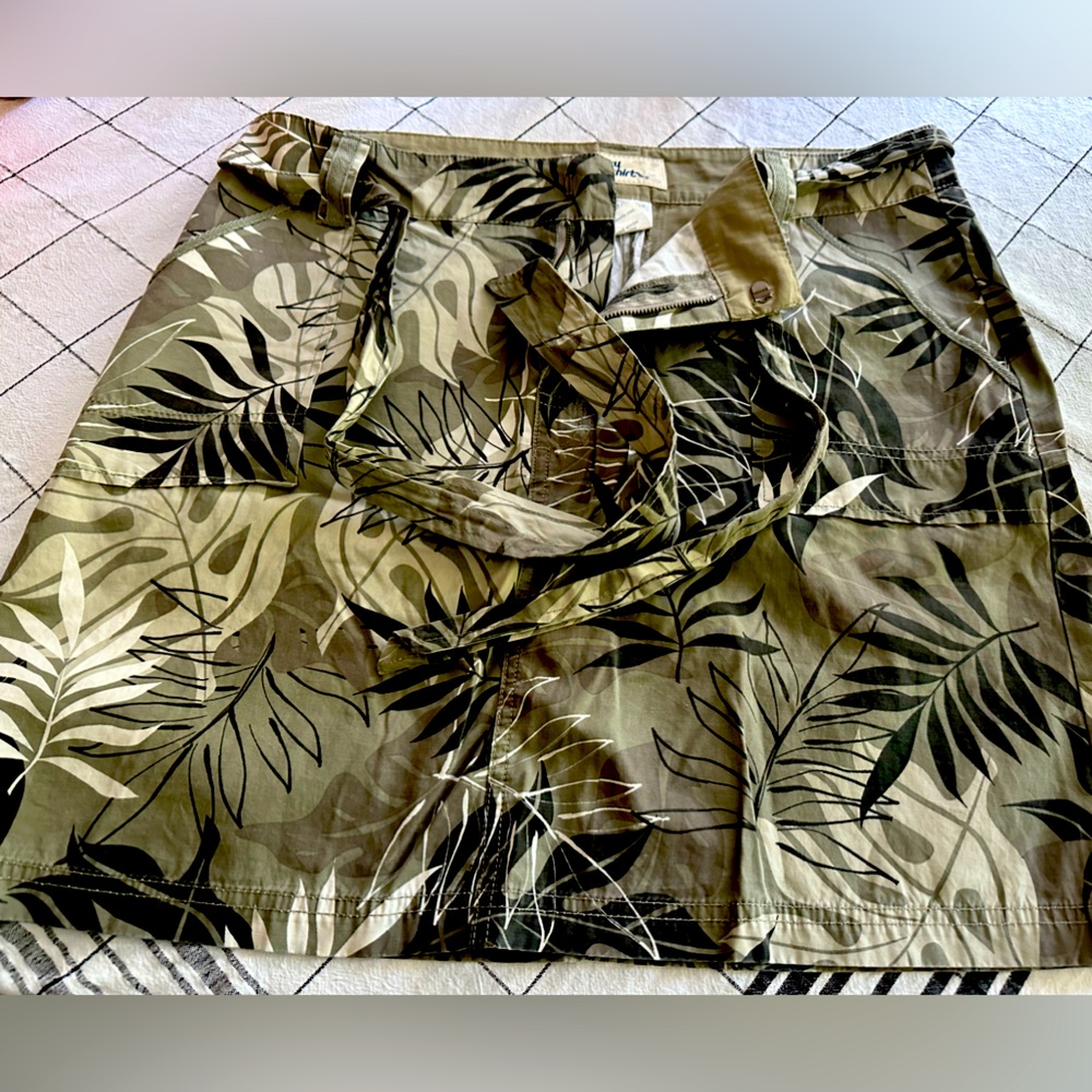 Crazy shirts skirt above knee length print